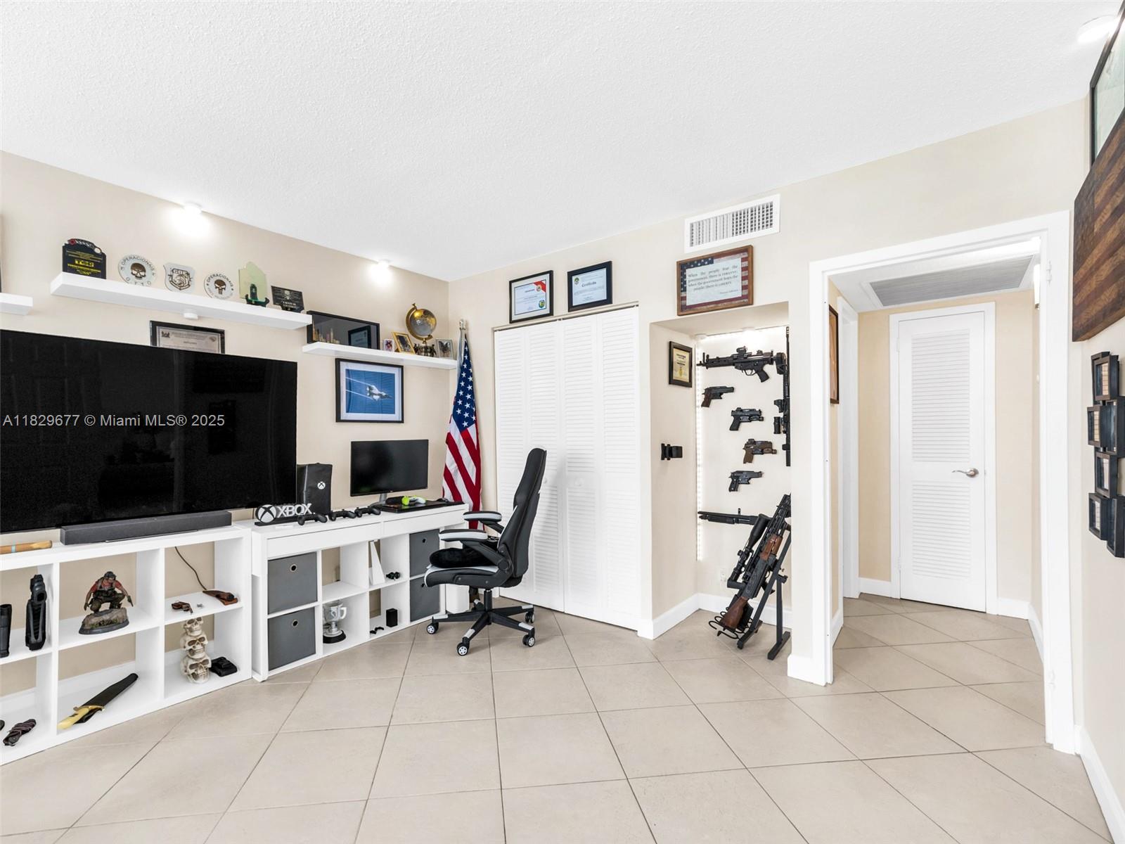 , Hallandale Beach, FL, 33009/$489,999 2 1048601611