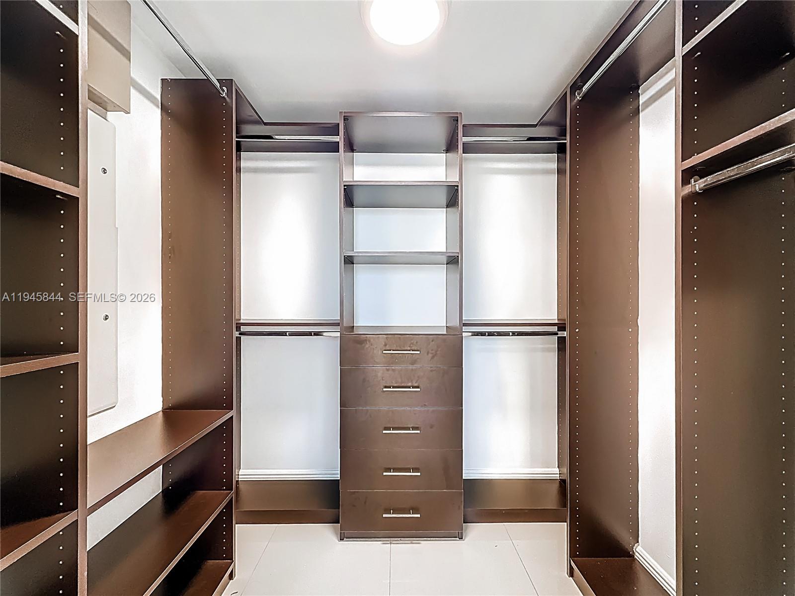 ICONBRICKELL CONDO NO 1 - Residential