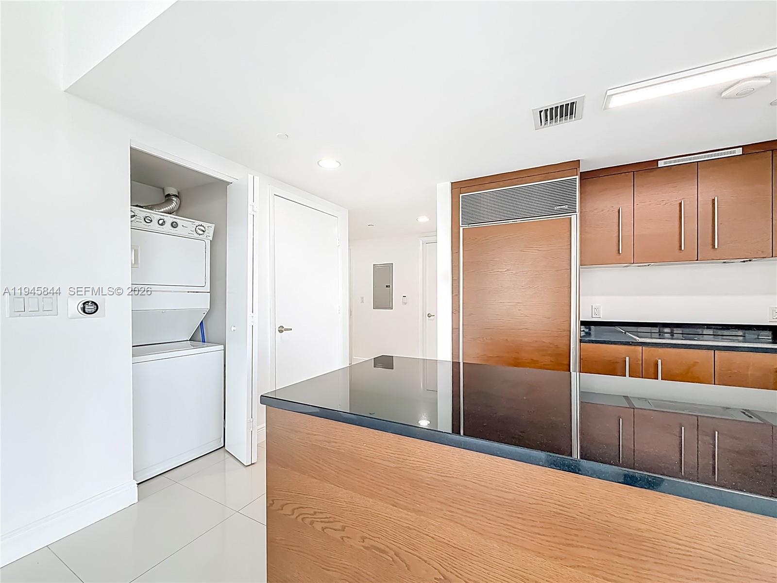 ICONBRICKELL CONDO NO 1 - Residential