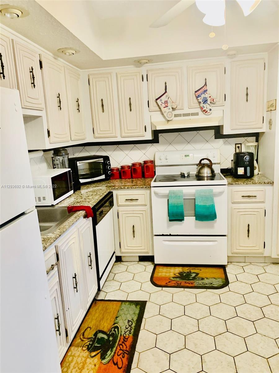 SOMERSET 5 CONDO - Residential Lease