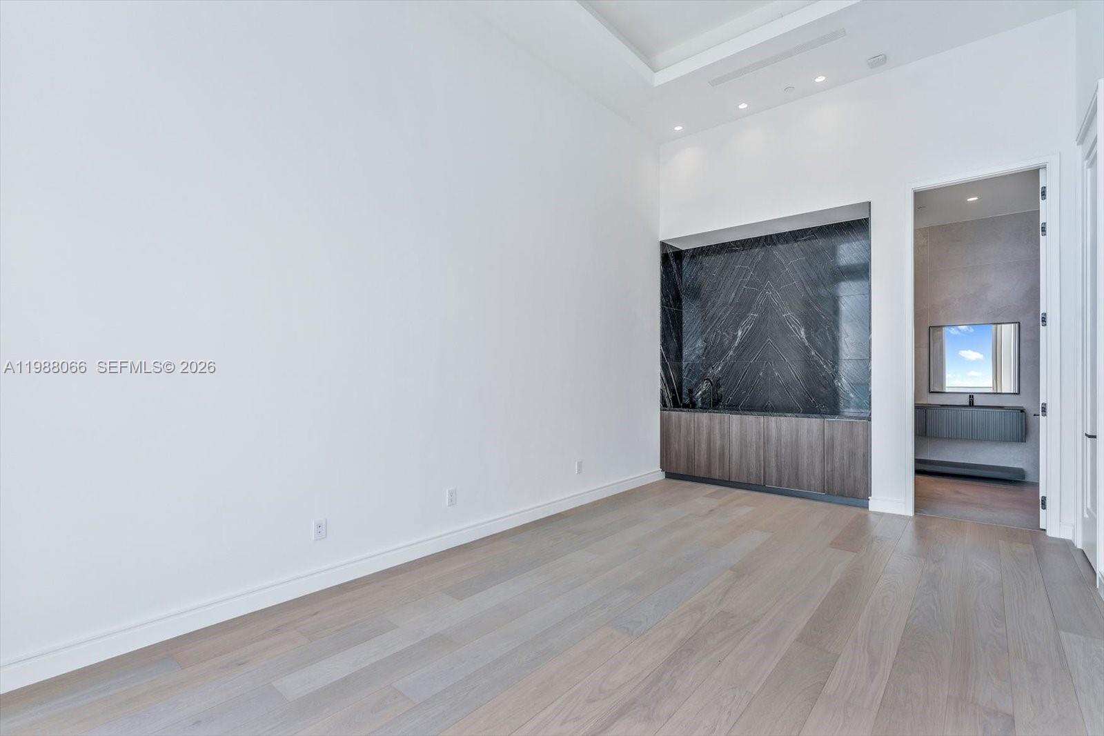 NORTH BISCAYNE BEACH AMEN - Residential