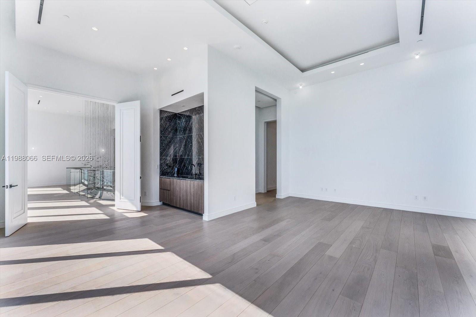 NORTH BISCAYNE BEACH AMEN - Residential