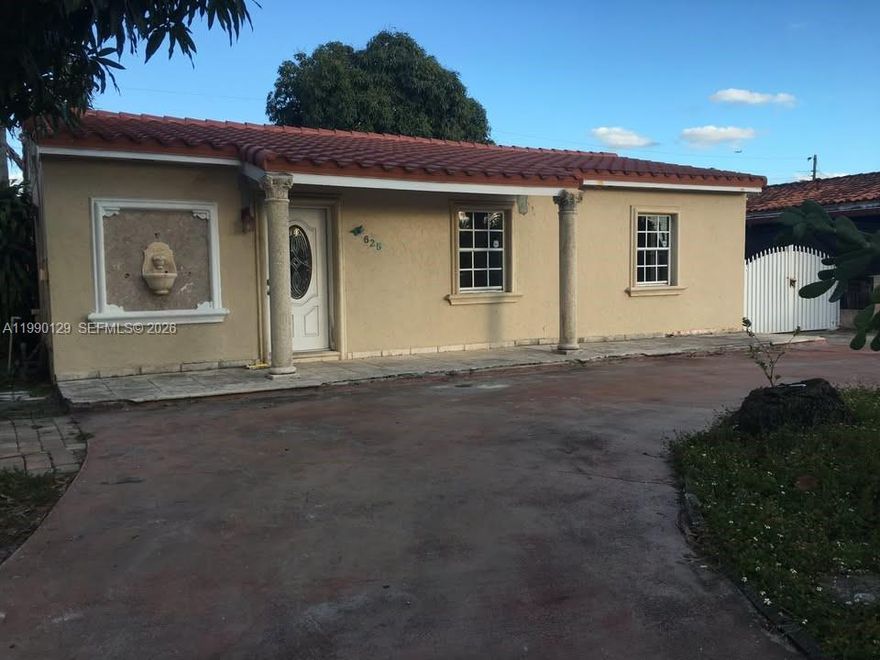 Centrally located, New Roof, central air conditioned, circular driveway, plenty of parking, nice yard, marble floors and much more. 24hr notice required for showing.