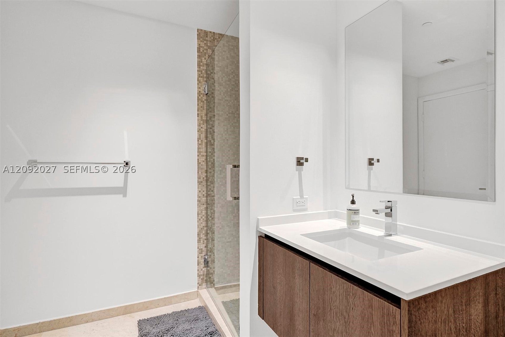 88 SW 7th St 910
