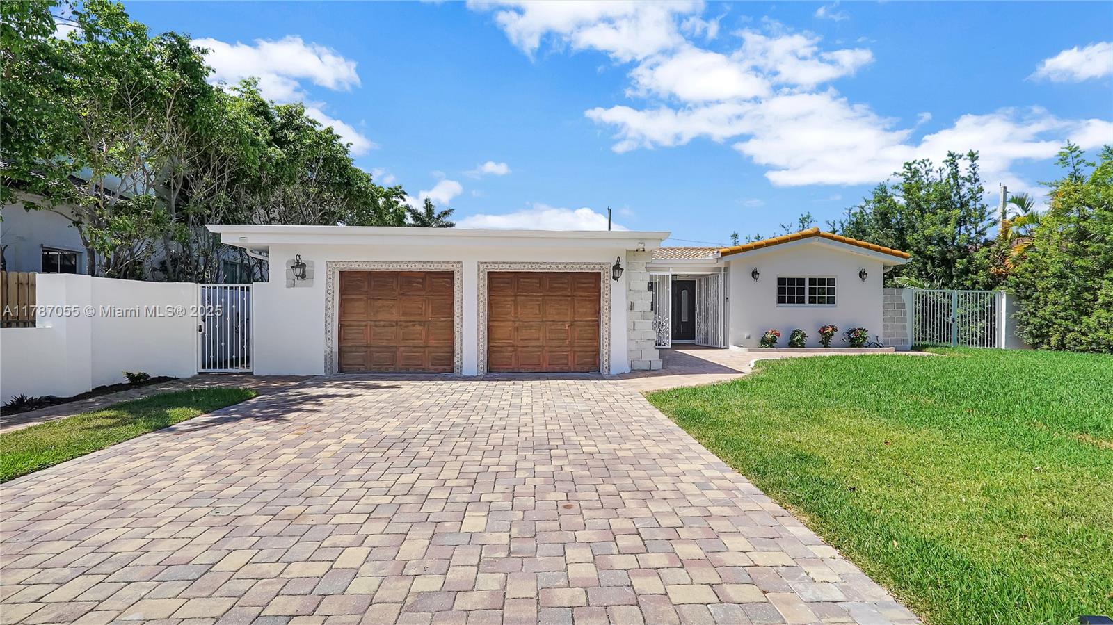 1311 Pierce St, Hollywood, Broward County, Florida - 3 Bedrooms  
3 Bathrooms - 