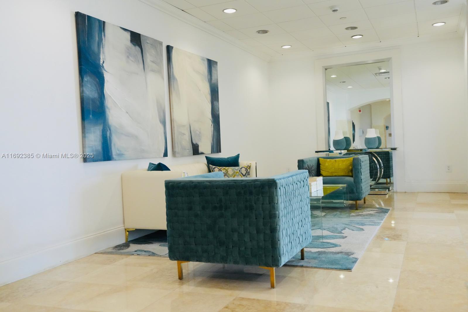 THE SEASONS CONDO - Residential