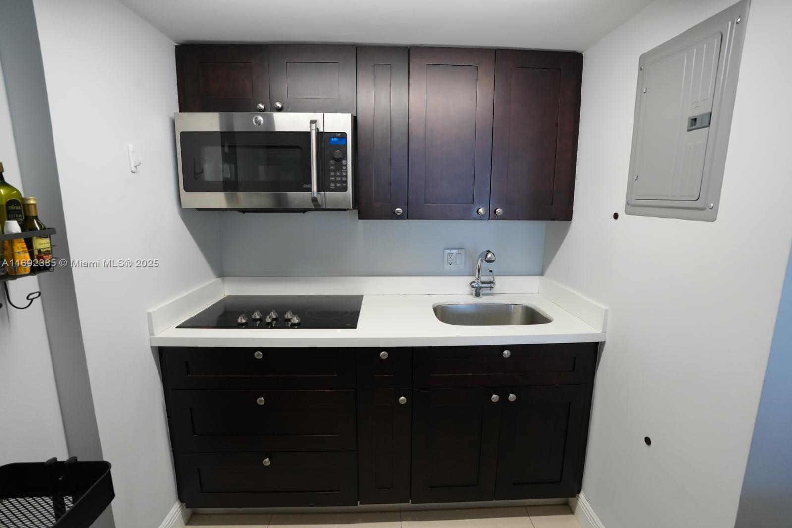 THE SEASONS CONDO - Residential