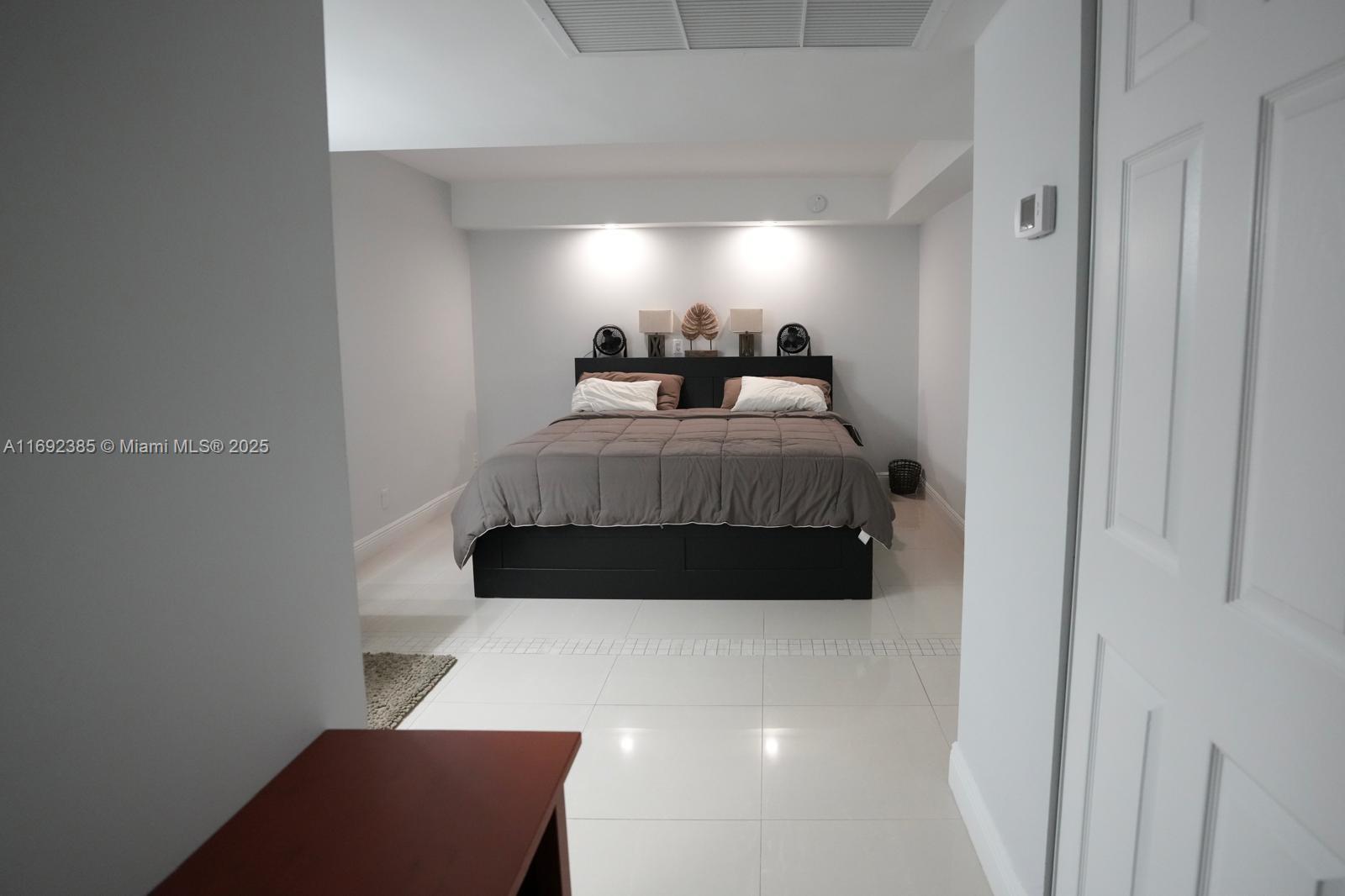 THE SEASONS CONDO - Residential