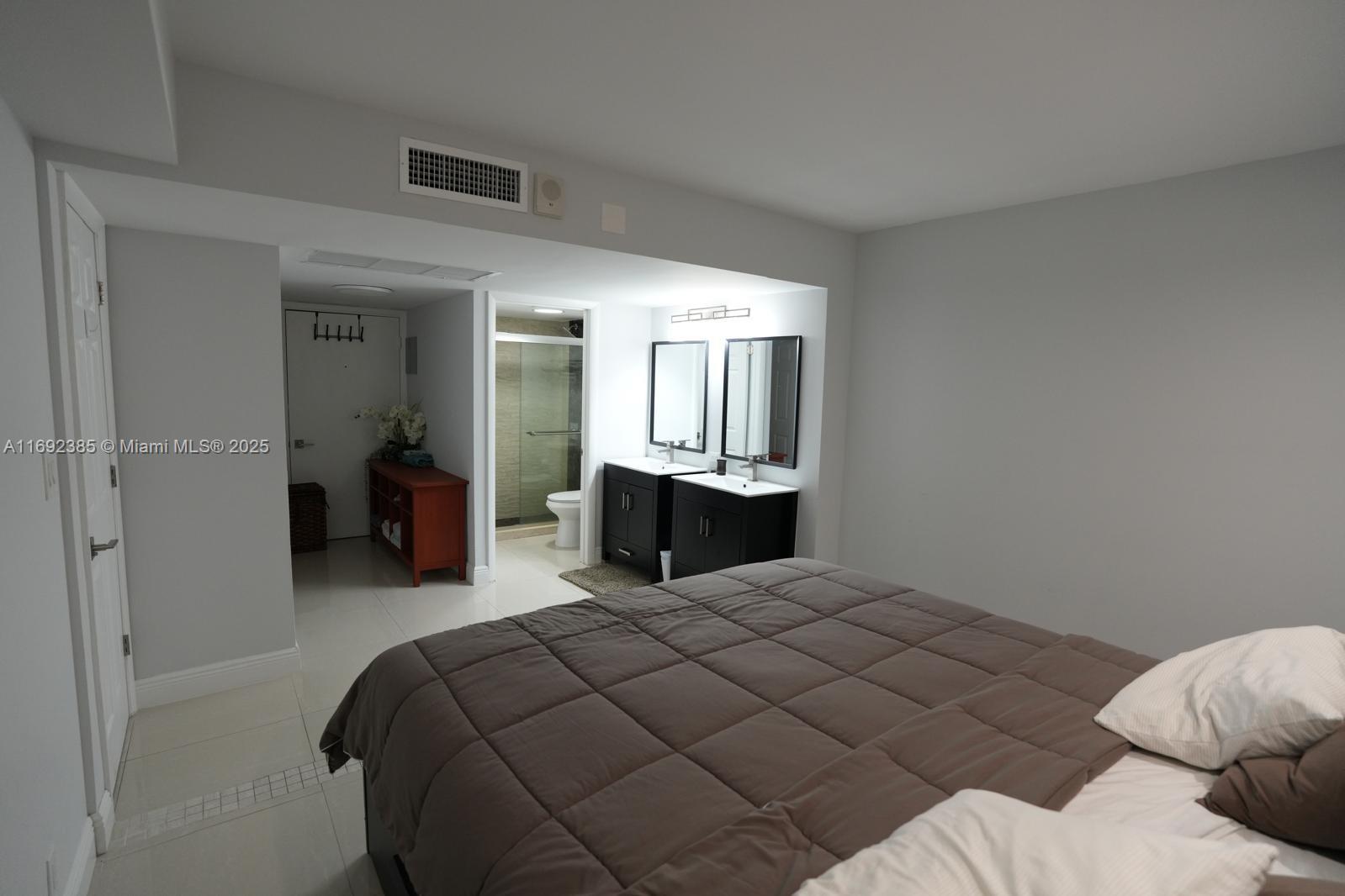 THE SEASONS CONDO - Residential