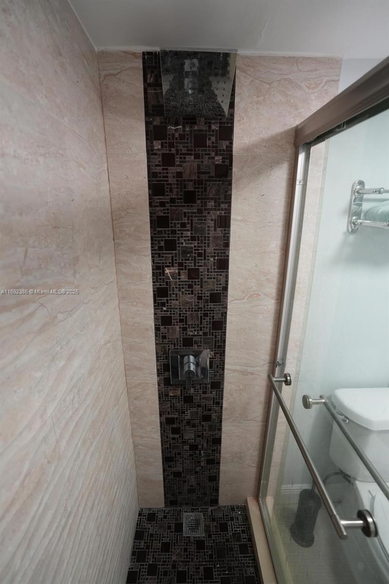 THE SEASONS CONDO - Residential