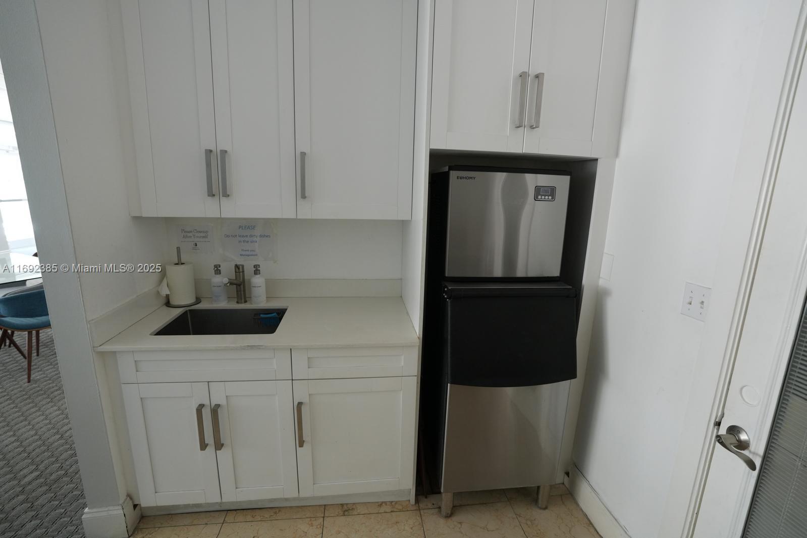 THE SEASONS CONDO - Residential