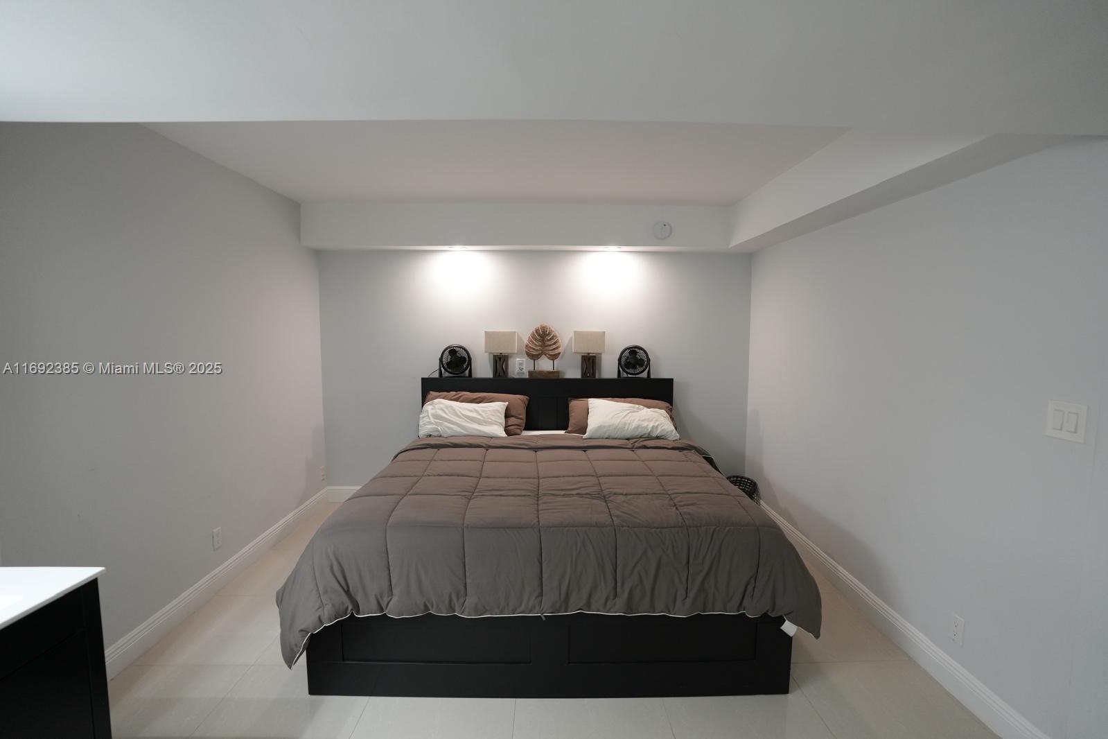 THE SEASONS CONDO - Residential