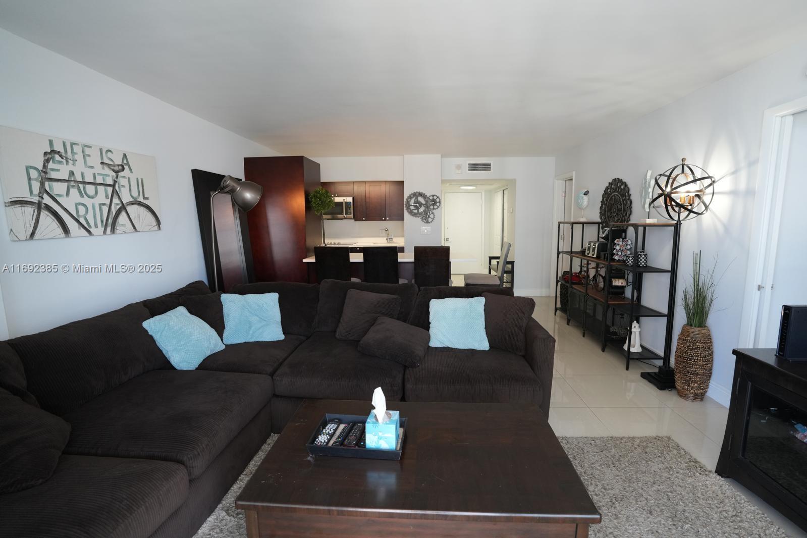 THE SEASONS CONDO - Residential