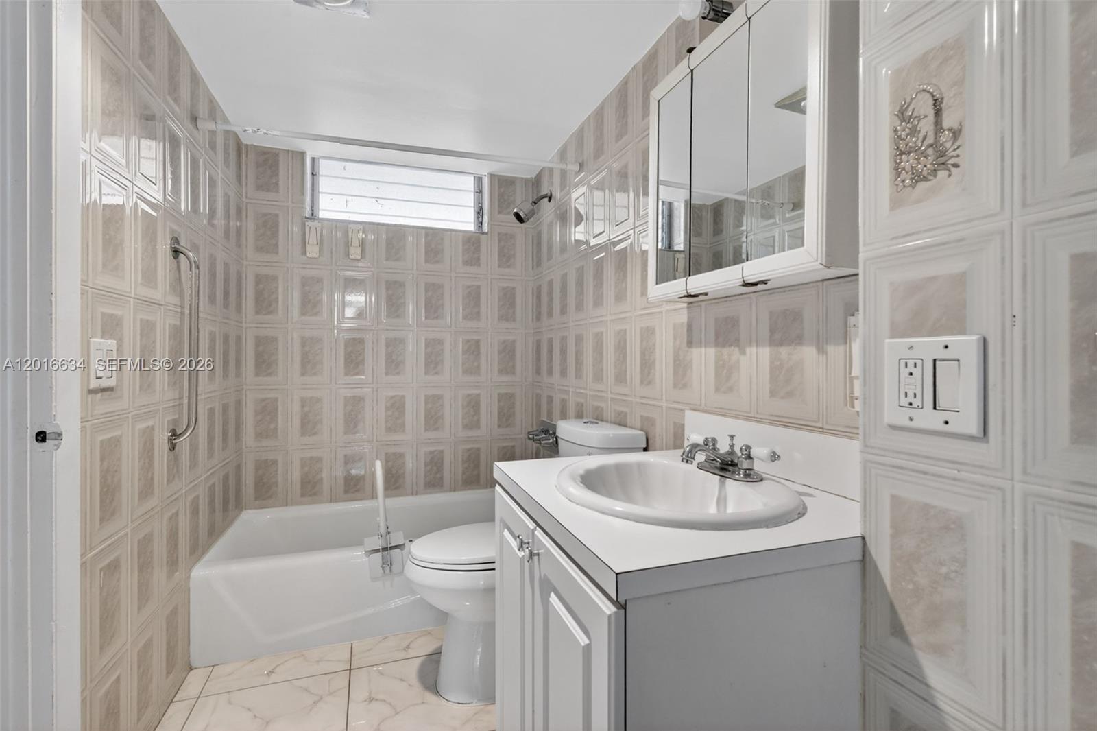 POINT EAST SEC III CONDO - Residential