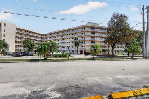 Photo of 2905 Point East Dr #L311, Aventura, FL 33160 (MLS # A12016634)
