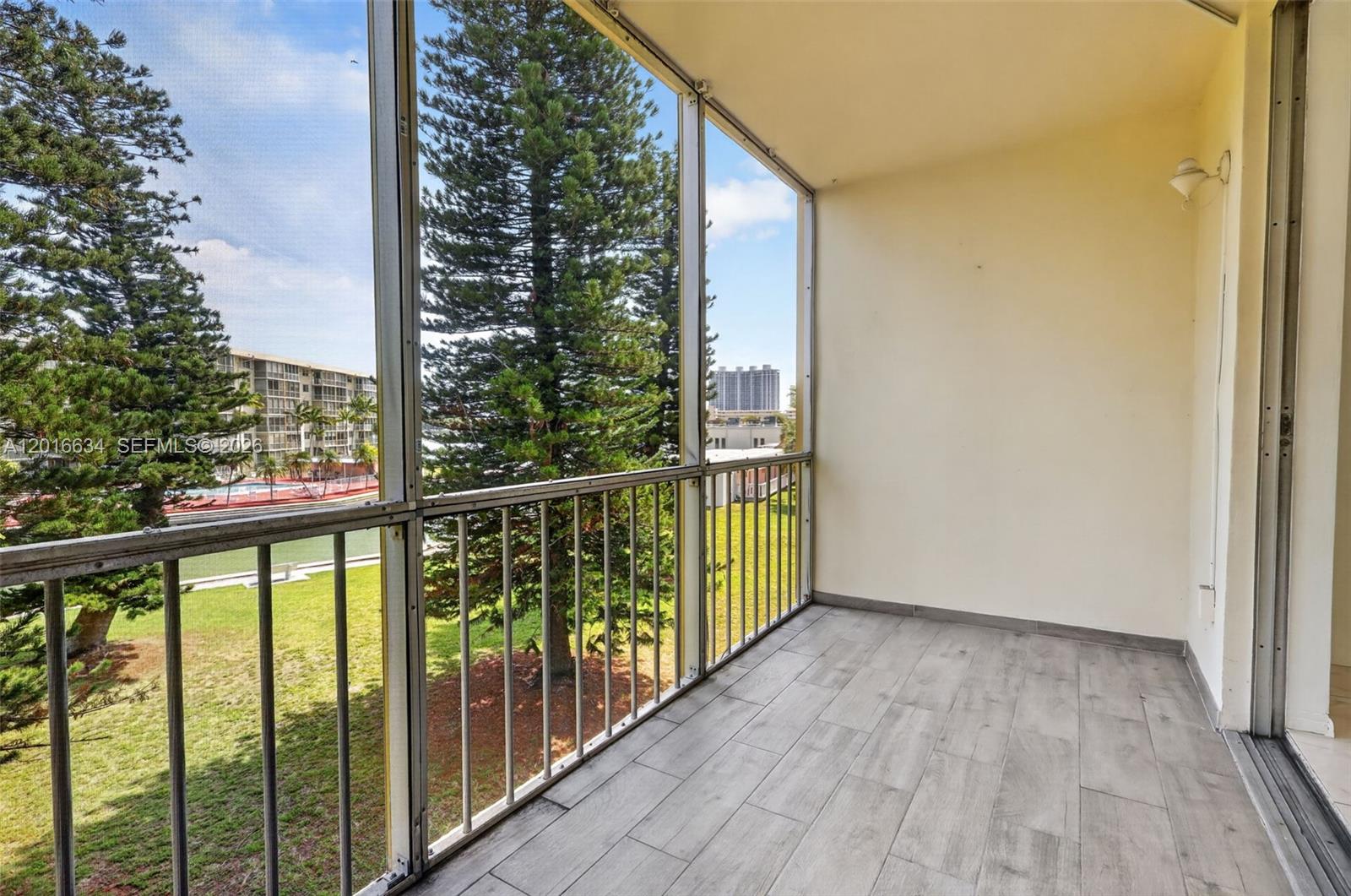 POINT EAST SEC III CONDO - Residential