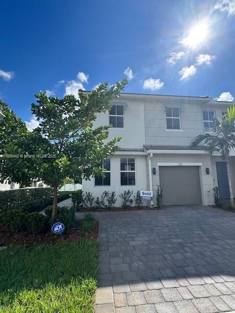 MERRICK SQUARE - Residential Lease