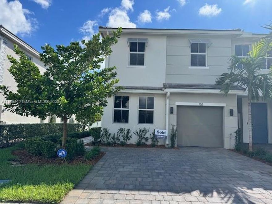 Model Home! Beautiful new Townhouse at Merrick Square in a corner lot, with 4 Beds and 3 Baths. One bedroom with a full bathroom on the first floor. Modern kitchen with stainless steel appliances. laundry on the second floor. Smart system. Great location in the West of Pembroke Pines. Great school area. Close to restaurants, entertainment and shopping. Only first month and one security deposit to move in.