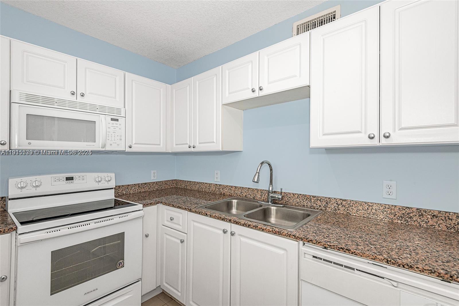 ROND POINT CONDO - Residential Lease