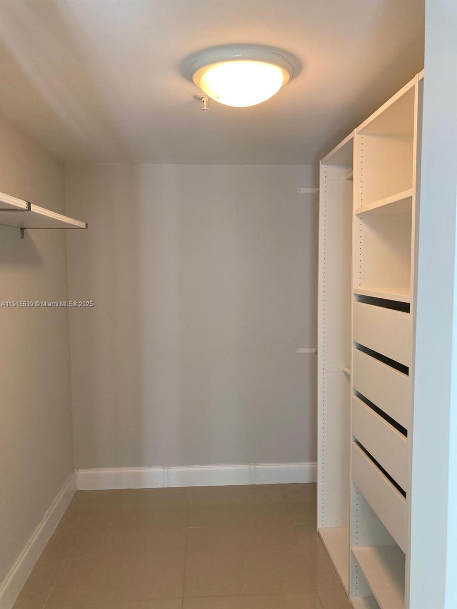 ROND POINT CONDO - Residential Lease