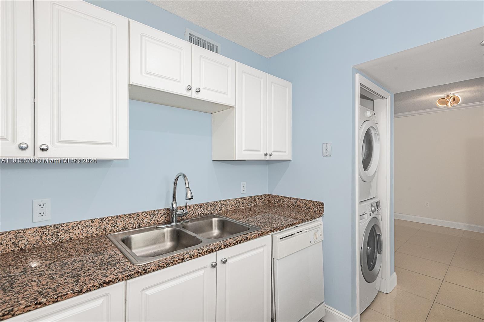 ROND POINT CONDO - Residential Lease