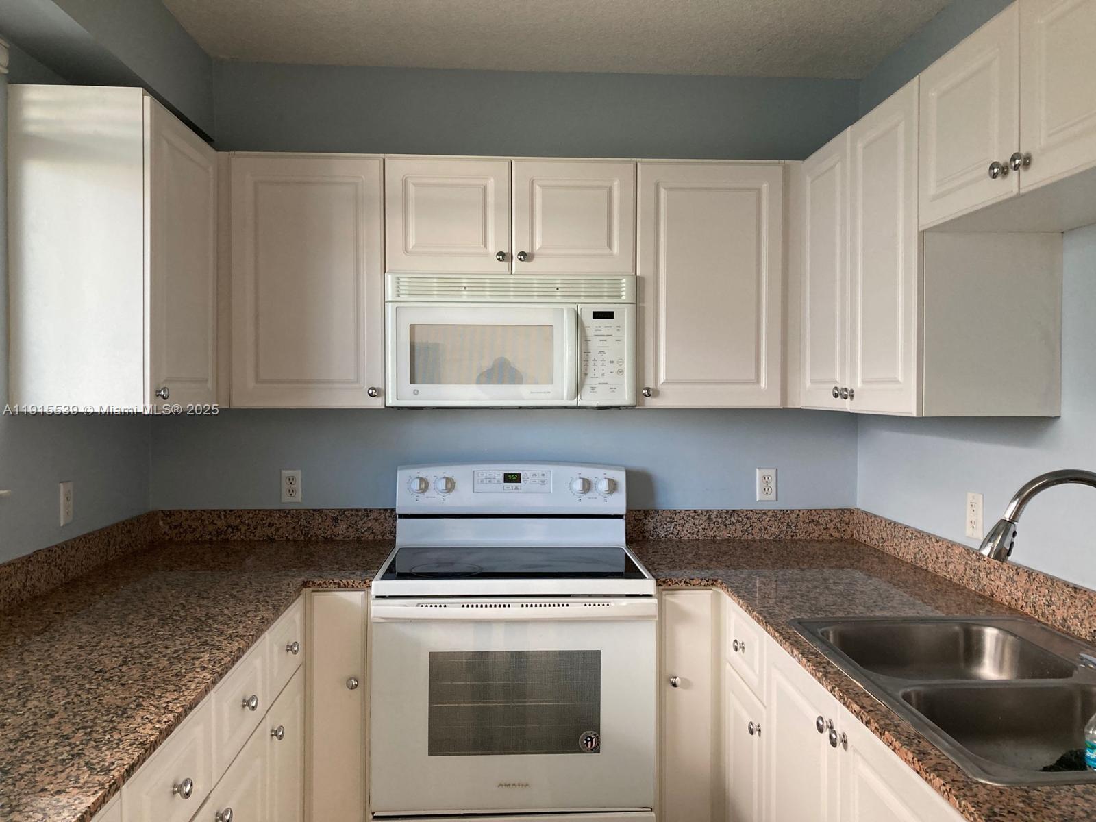 ROND POINT CONDO - Residential Lease