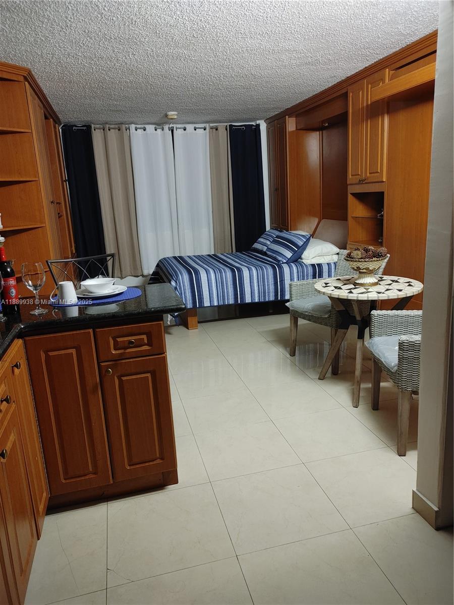 THE AVENTURA BEACH CLUB C - Residential Lease
