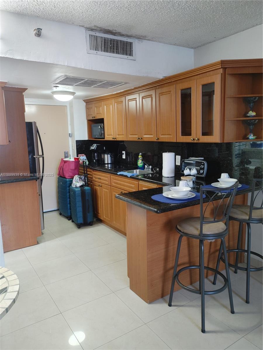 THE AVENTURA BEACH CLUB C - Residential Lease