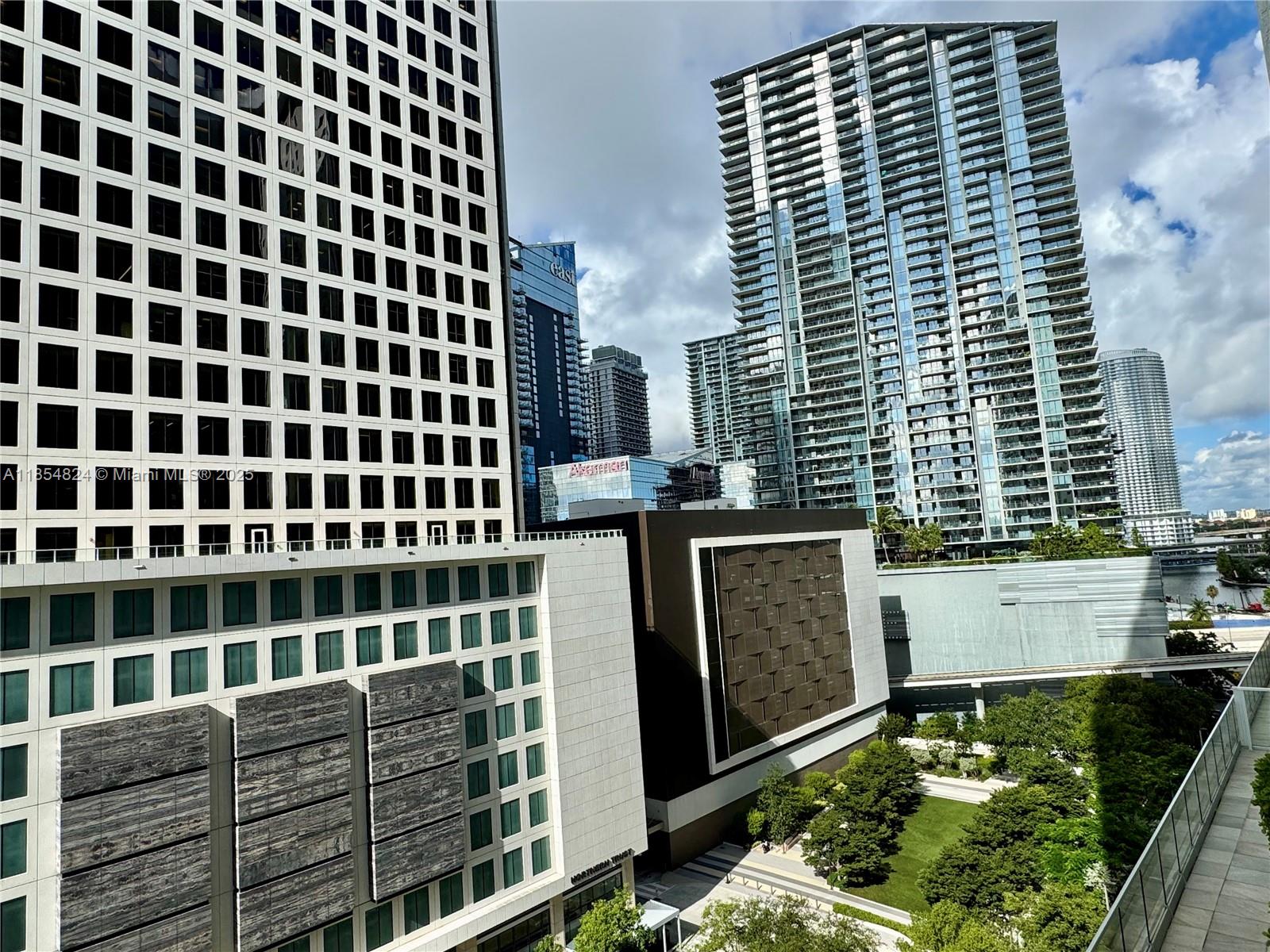 500 BRICKELL EAST CONDO - Residential