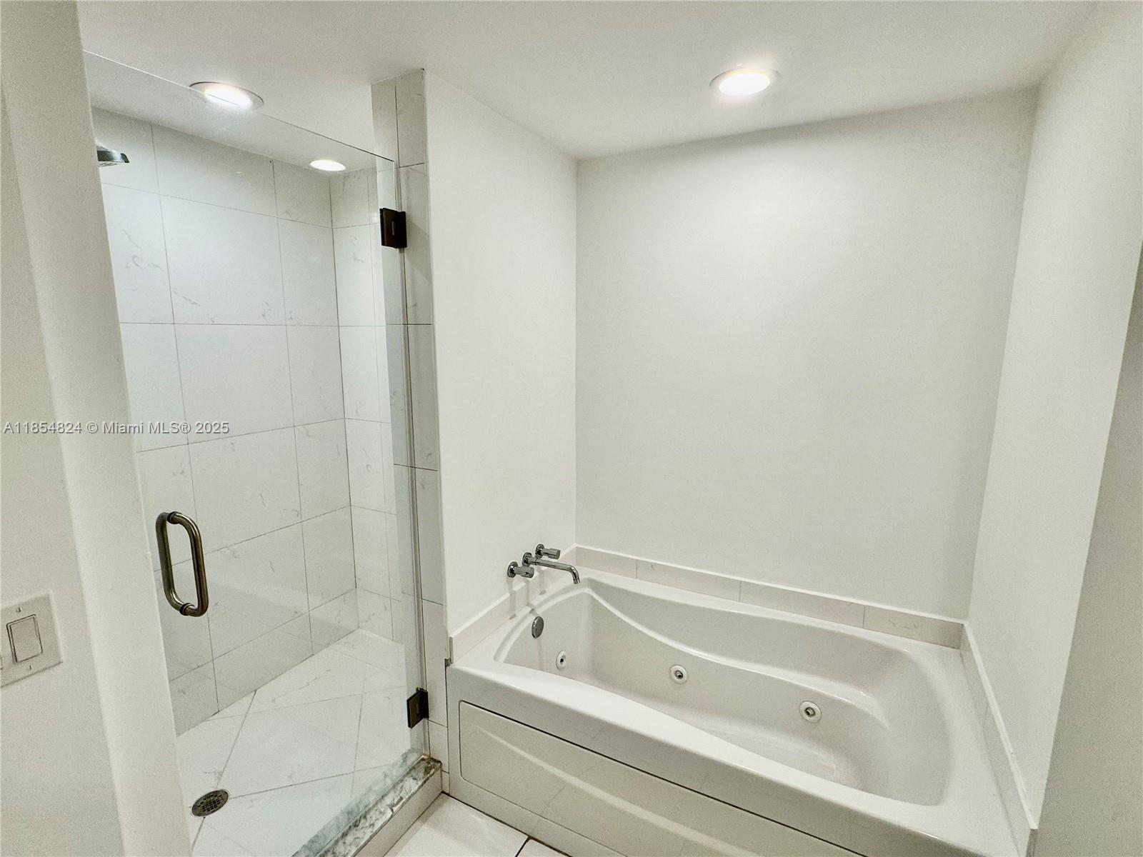 500 Brickell Ave 1204