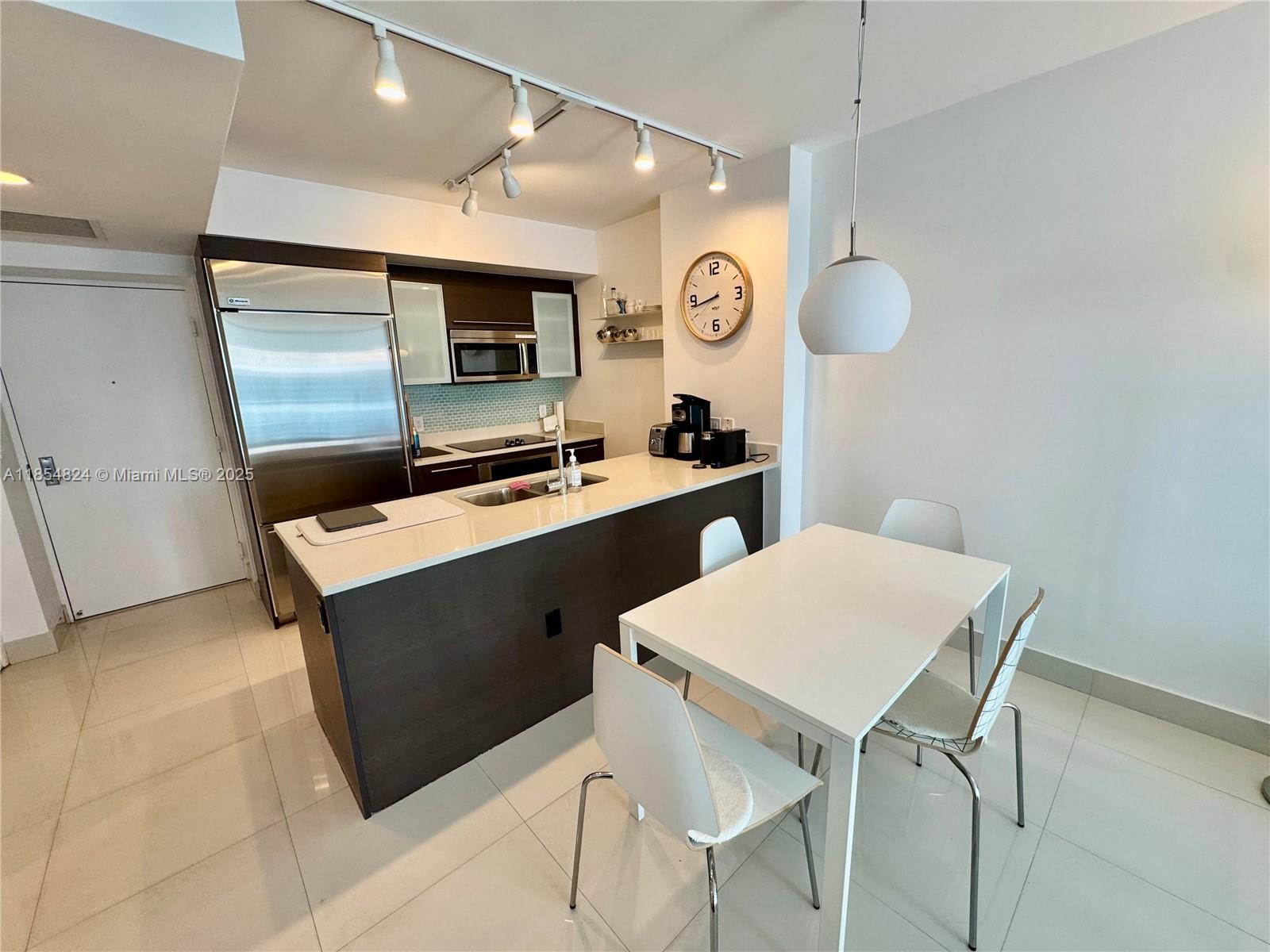 500 Brickell Ave 1204