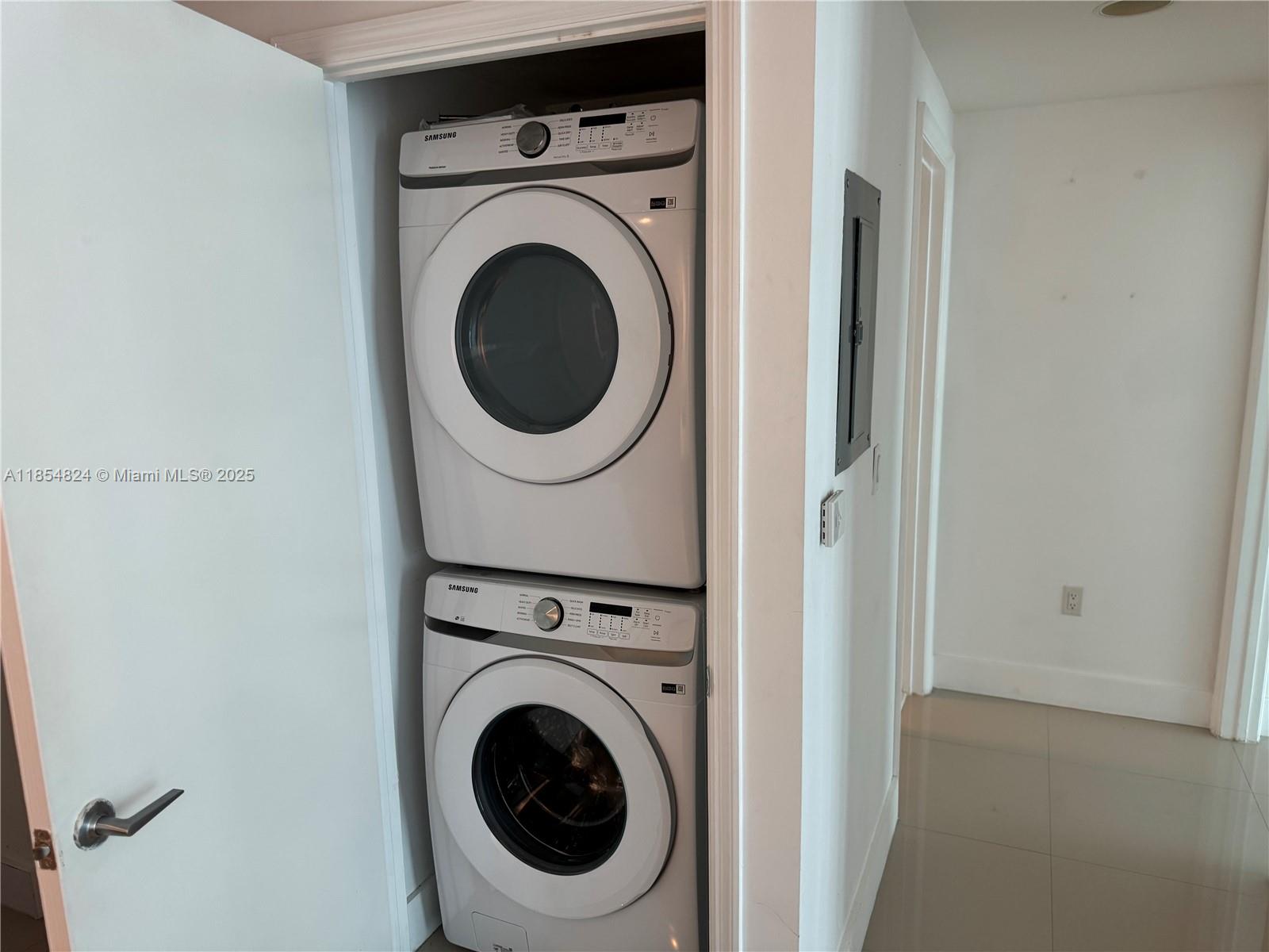 500 Brickell Ave 1204