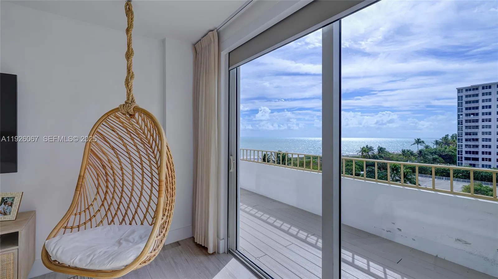 Key Biscayne, Florida 33149, United States, 2 Bedrooms Bedrooms, ,2 BathroomsBathrooms,Residential,Active,251873