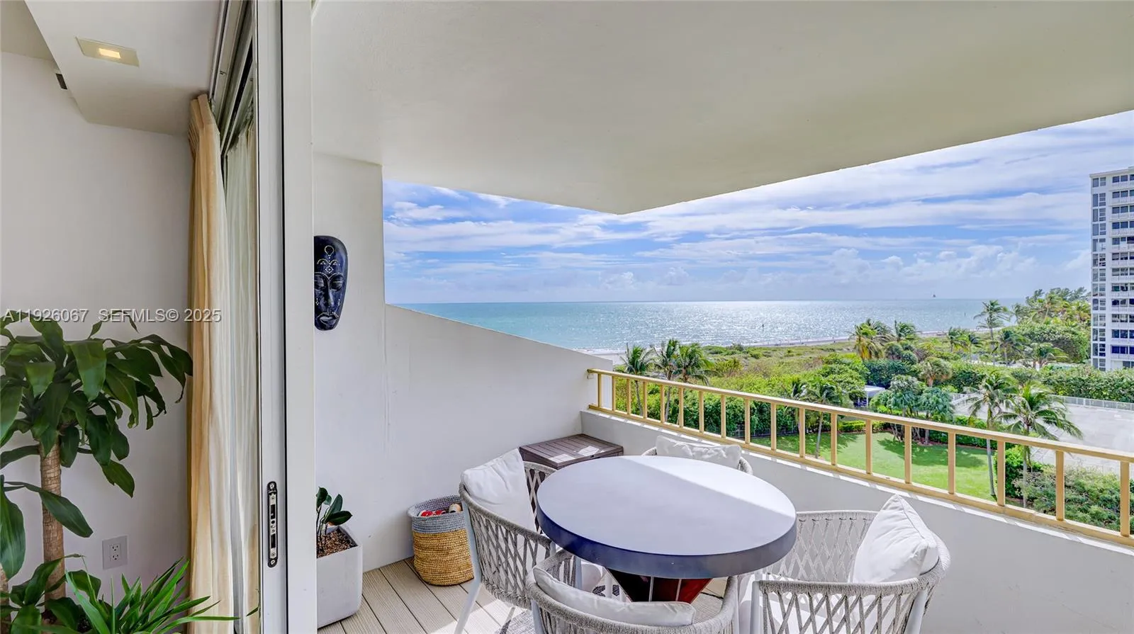 Key Biscayne, Florida 33149, United States, 2 Bedrooms Bedrooms, ,2 BathroomsBathrooms,Residential,Active,251873