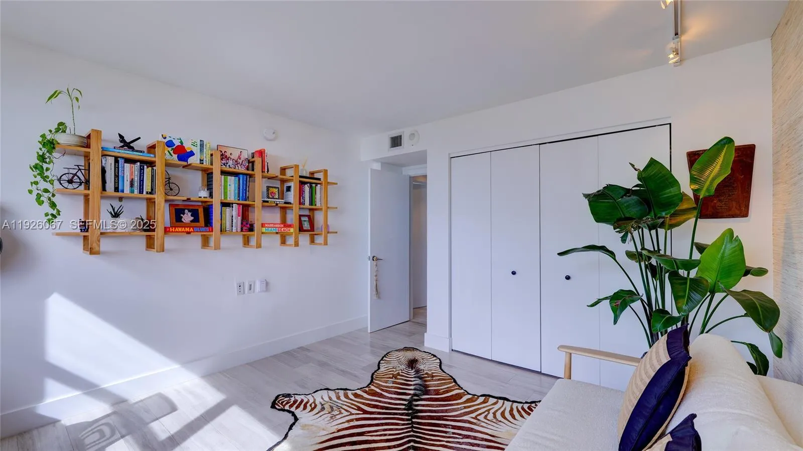 Key Biscayne, Florida 33149, United States, 2 Bedrooms Bedrooms, ,2 BathroomsBathrooms,Residential,Active,251873