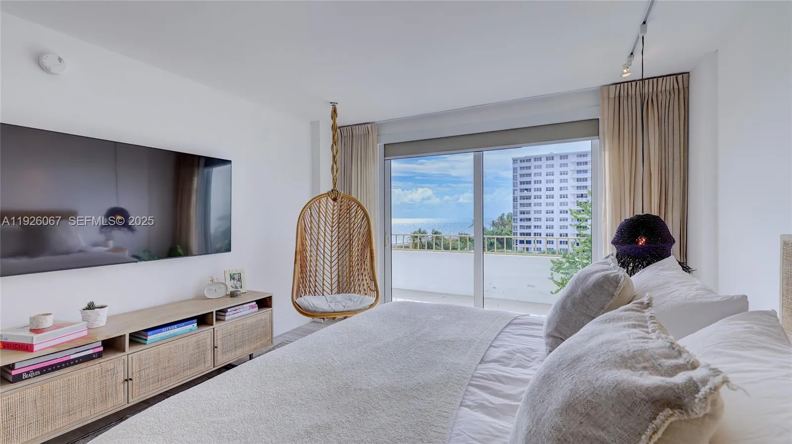 Key Biscayne, Florida 33149, United States, 2 Bedrooms Bedrooms, ,2 BathroomsBathrooms,Residential,Active,251873