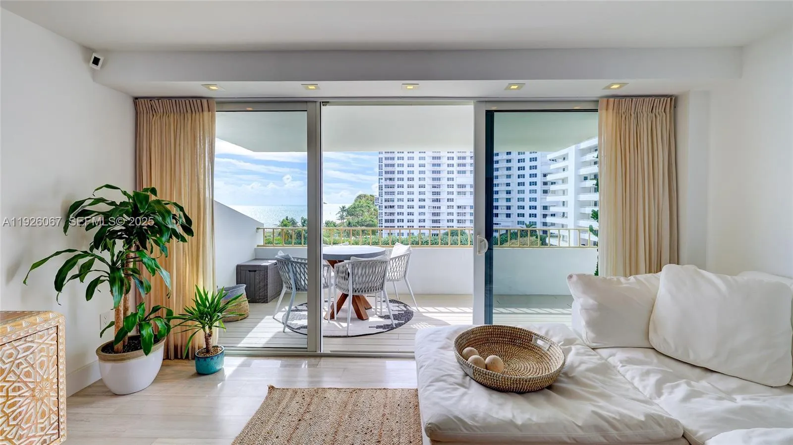 Key Biscayne, Florida 33149, United States, 2 Bedrooms Bedrooms, ,2 BathroomsBathrooms,Residential,Active,251873