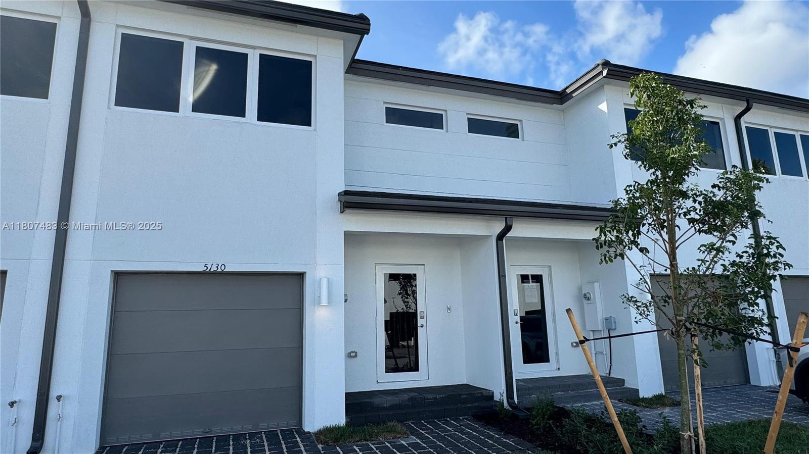 Rental Property at 5130 Sw 37th St 5130, Pembroke Park, Broward County, Florida - Bedrooms: 3 
Bathrooms: 3  - $3,000 MO.