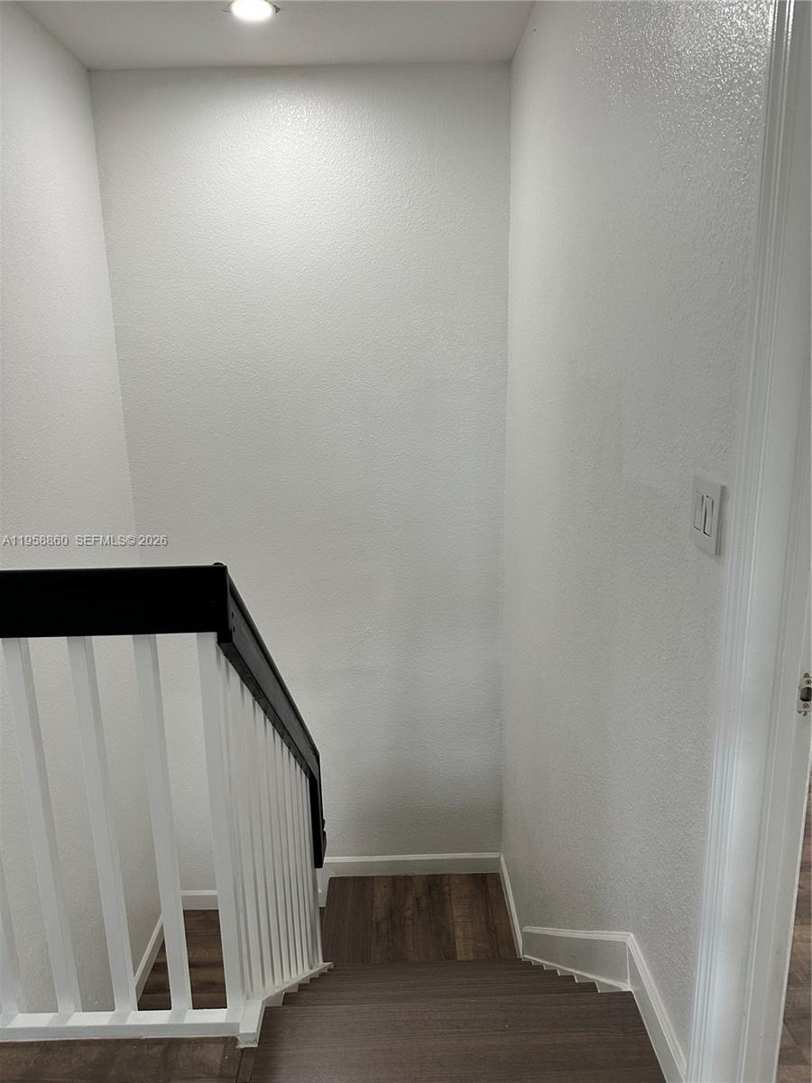 FLORIDIAN ISLES SOUTH - Residential