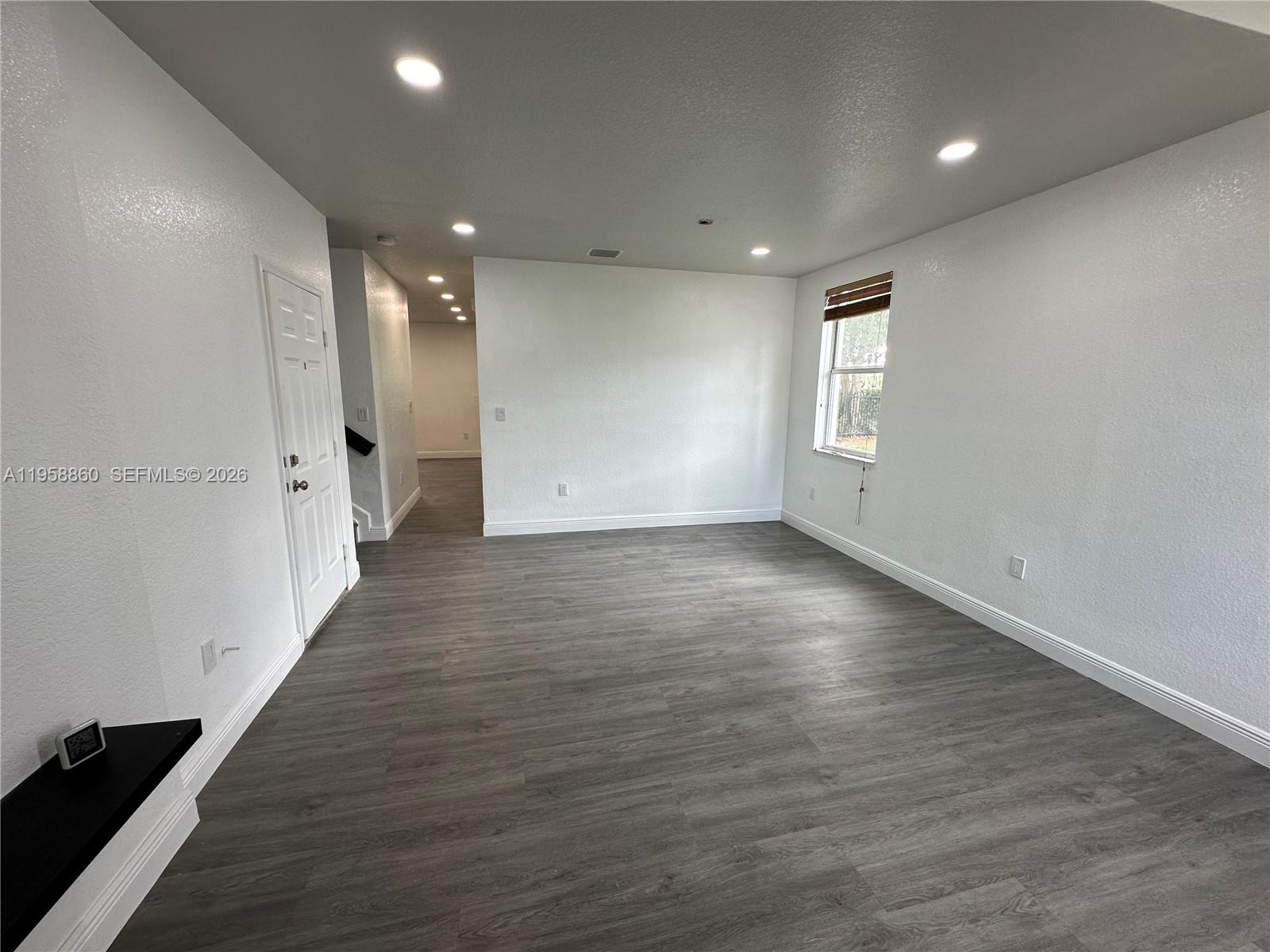 FLORIDIAN ISLES SOUTH - Residential