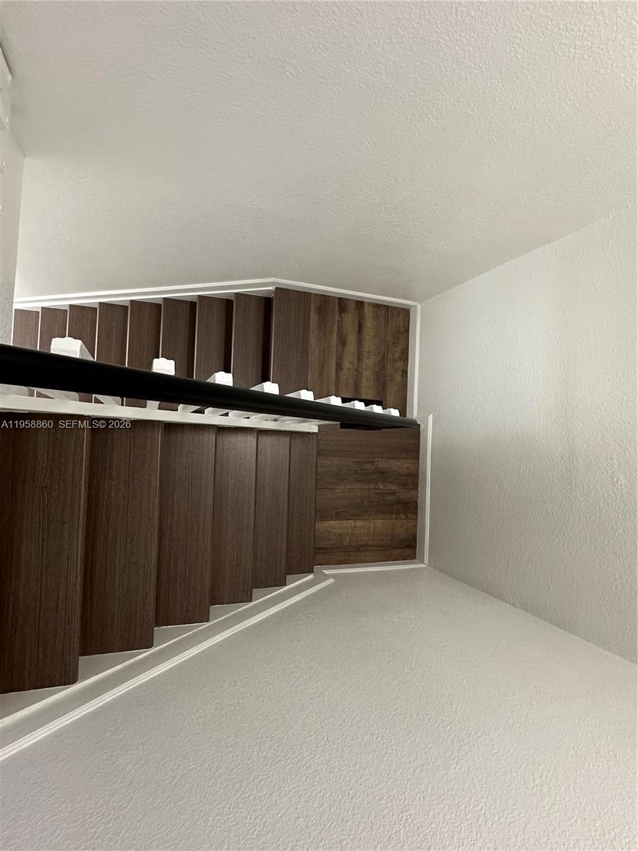 FLORIDIAN ISLES SOUTH - Residential