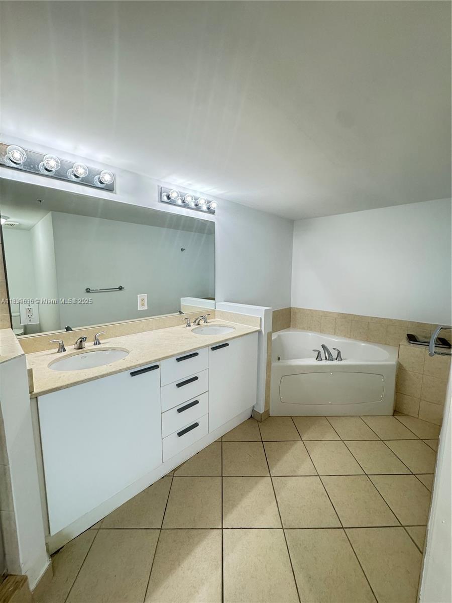 16699 Collins Ave 1801