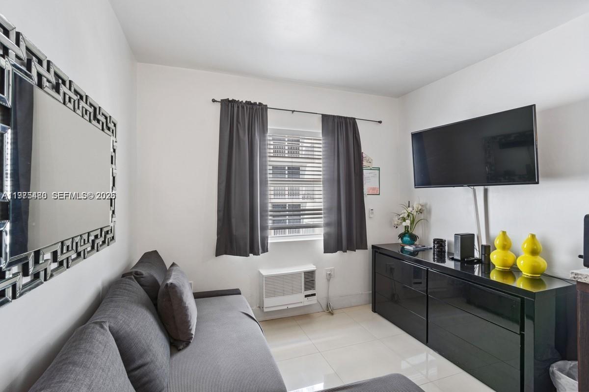 OCEAN WALK ON SOUTH BEACH - Residential