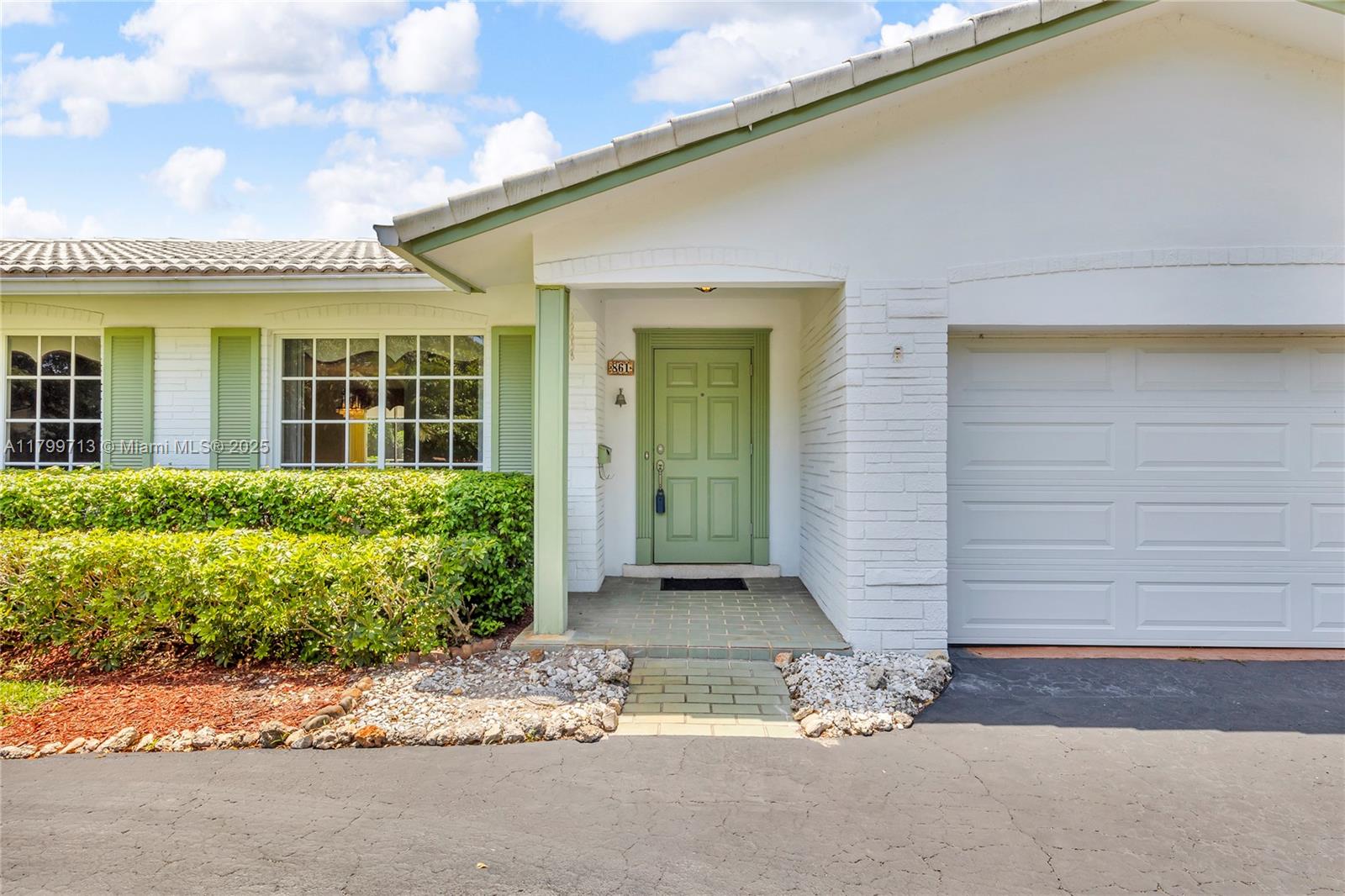 861 SW 58th Ave