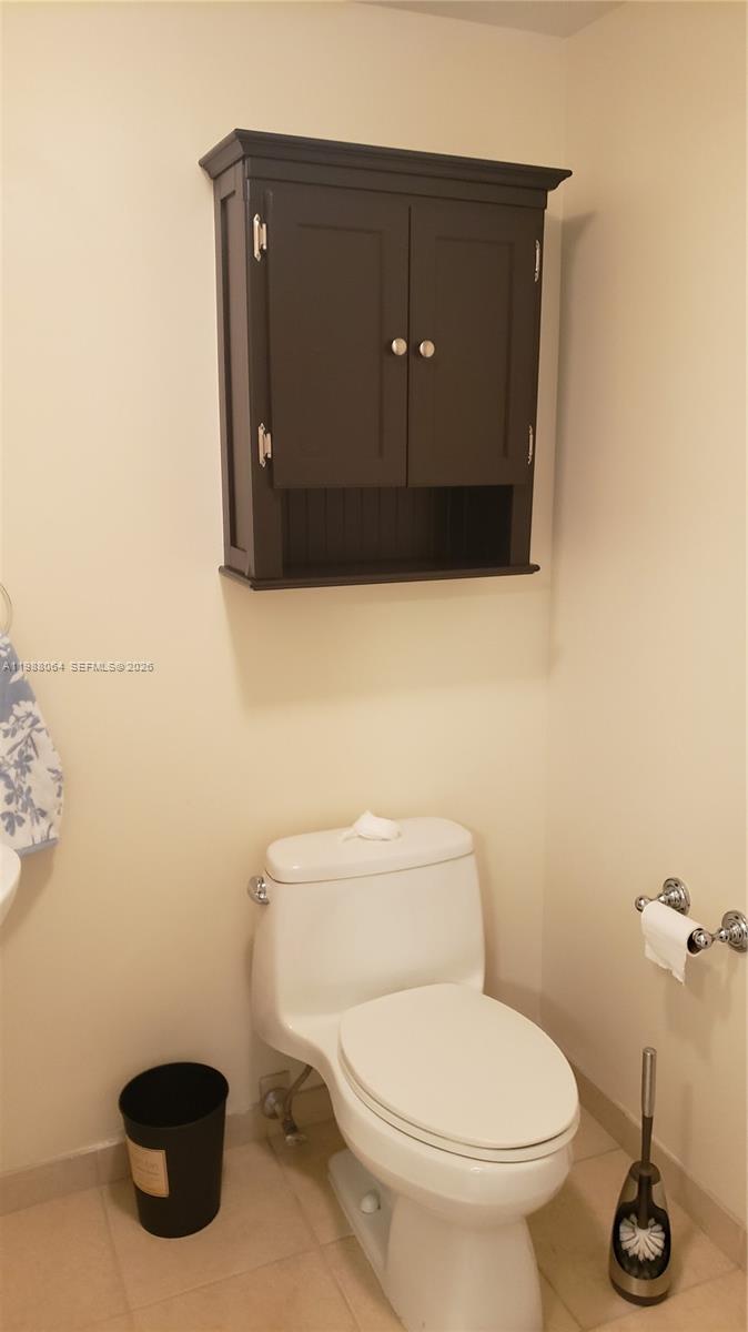 LA PERLA CONDO - Residential Lease