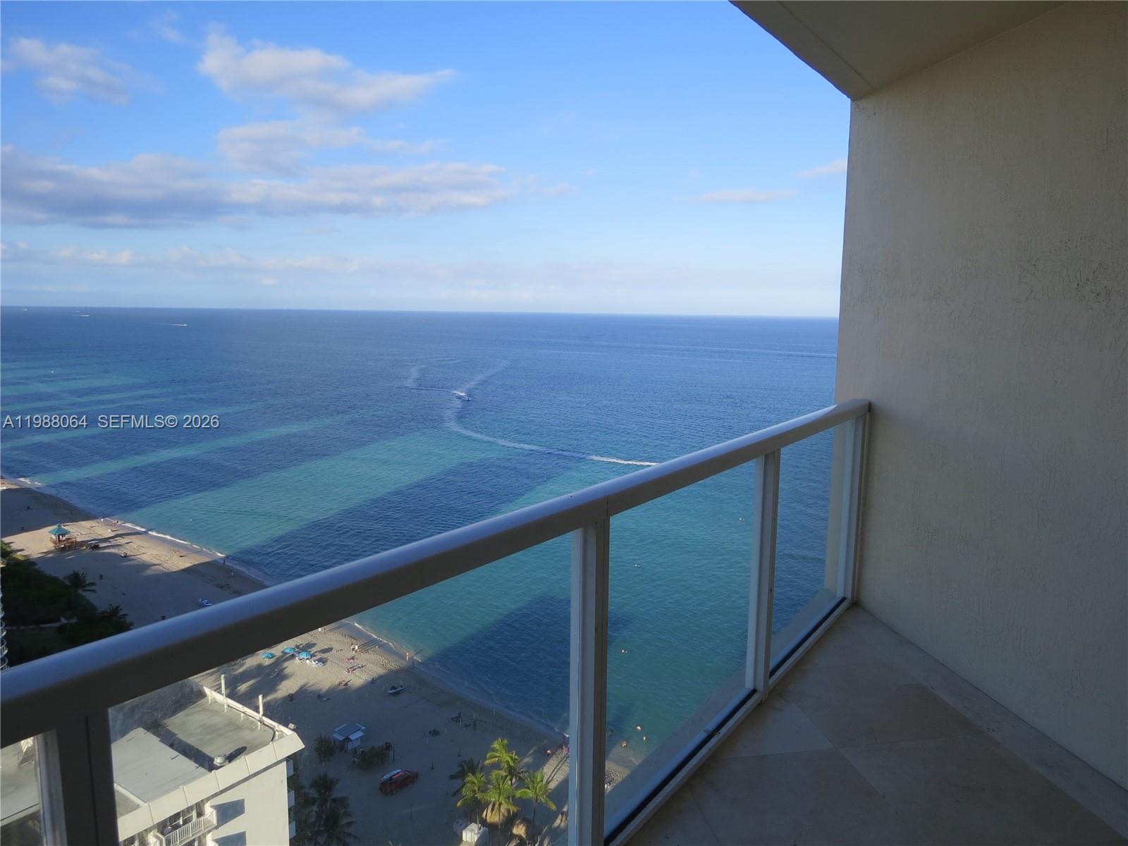 LA PERLA CONDO - Residential Lease