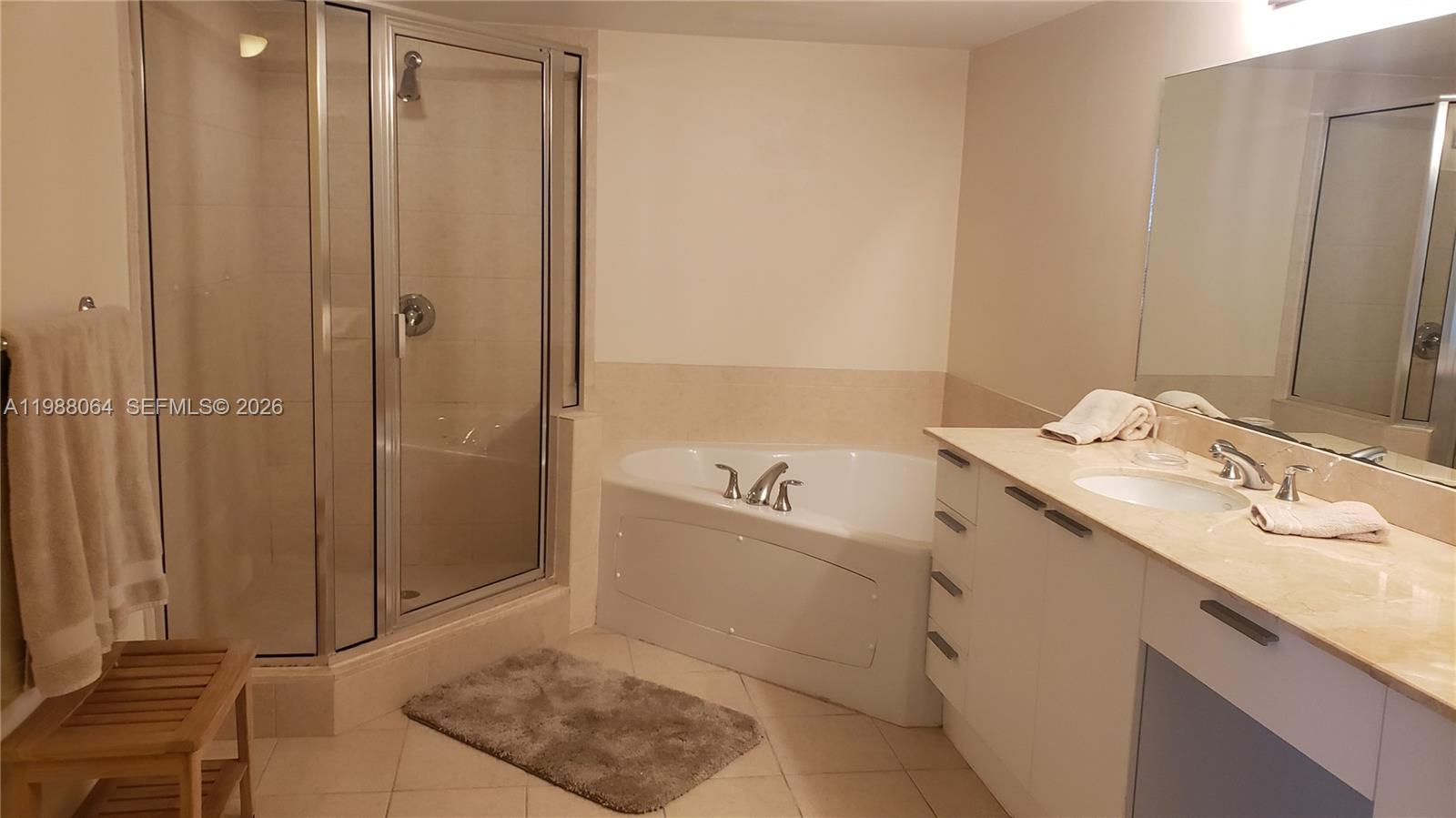 LA PERLA CONDO - Residential Lease