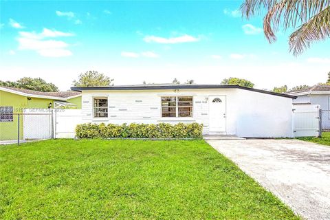 Photo of 3416 SW 12th Ct, Fort Lauderdale, FL 33312 (MLS # A12016155)