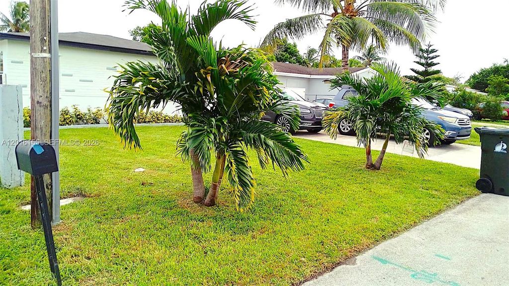 Photo of 3416 SW 12th Ct, Fort Lauderdale, FL 33312 (MLS # A12016155)