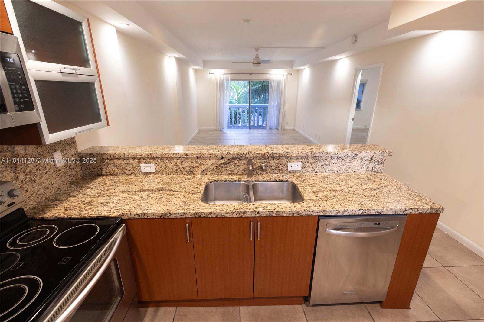 100 Edgewater Dr 336